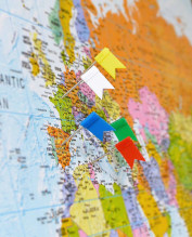 drapeaux a punaiser sur carte