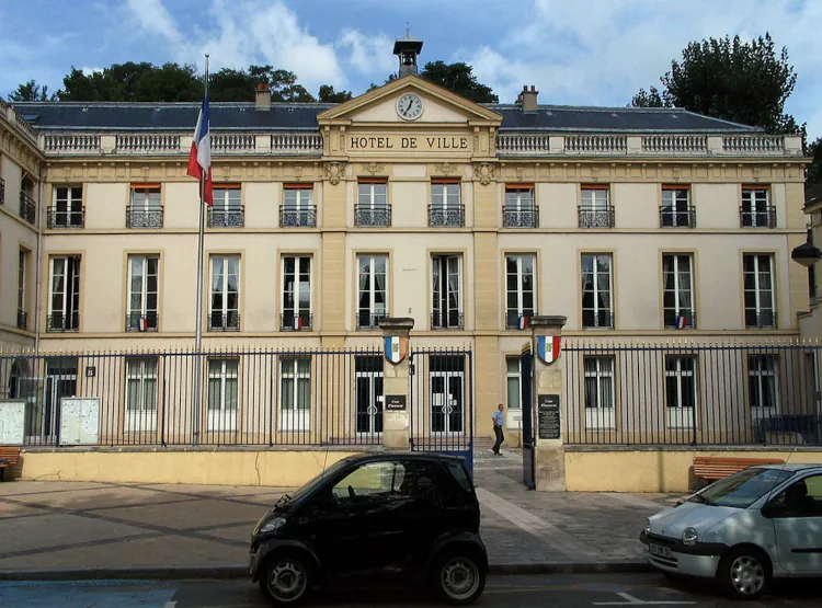 l'hotel de ville de Sèvres dans le département des Hauts-de-Seine